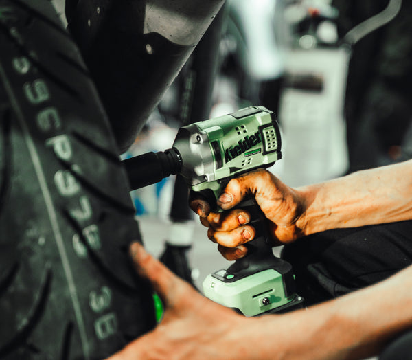 KWT-040 TYPE18 18v 1/2" Ultra Compact Impact Wrench (Kits)